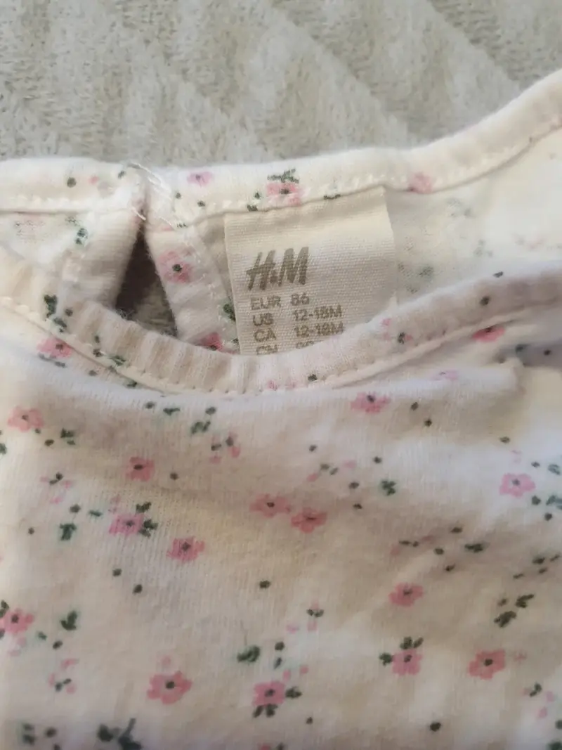 Polera de bebé H&M con estampado floral - 3