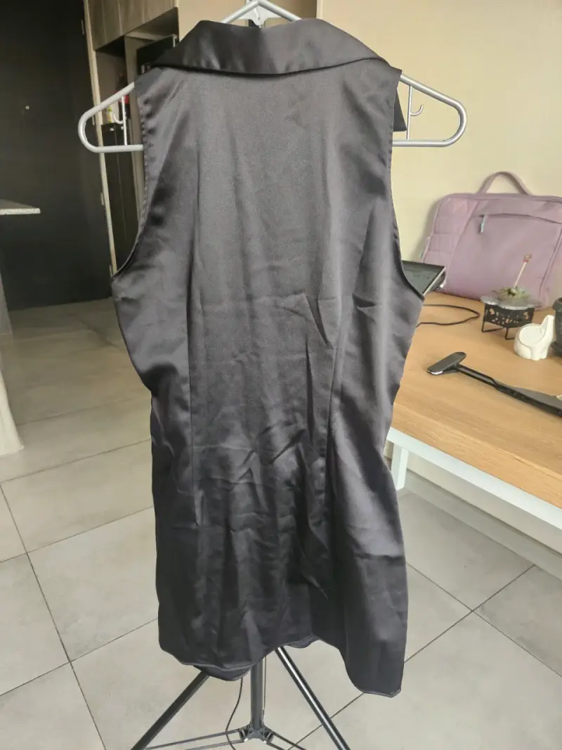 Vestido negro de fiesta con fruncido elegante - 6
