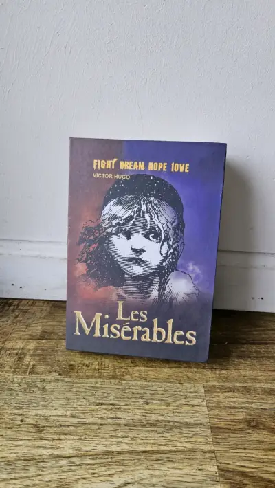 Caja fuerte libro Les Misérables - miniatura 1