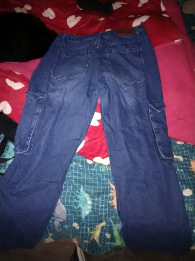 Pantalones cargo de mezclilla azul para hombre - miniatura 2