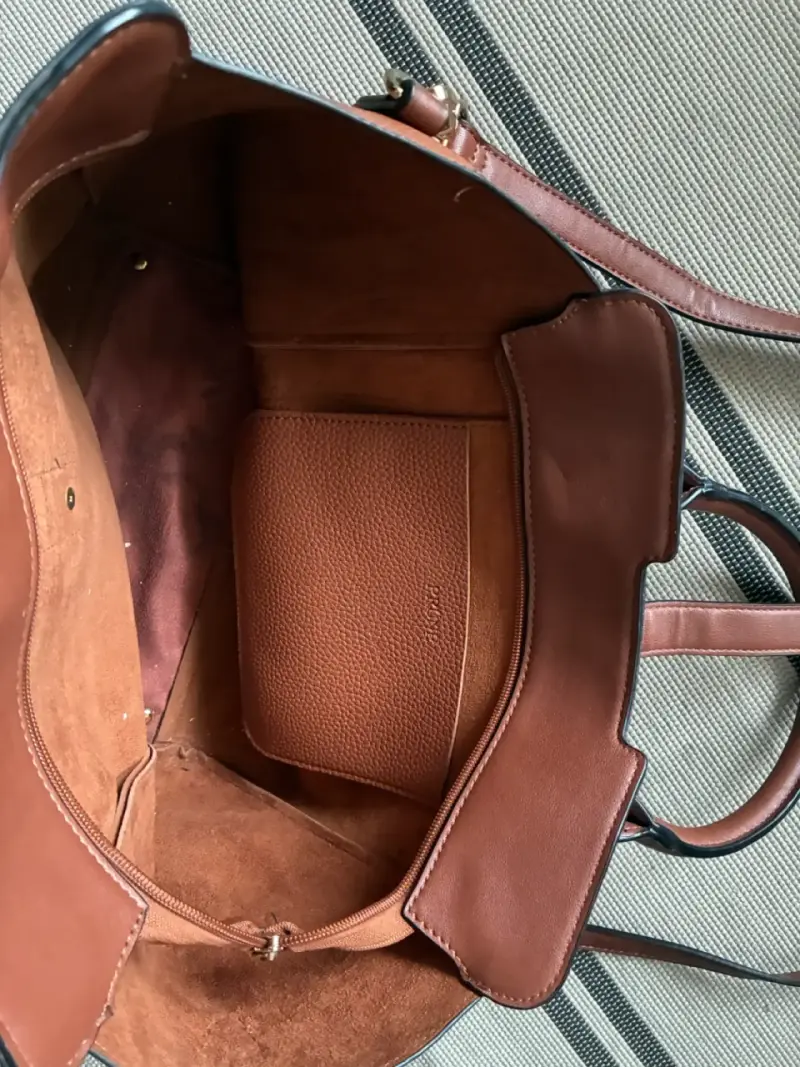 Bolso de cuero marrón con correa ajustable - 2