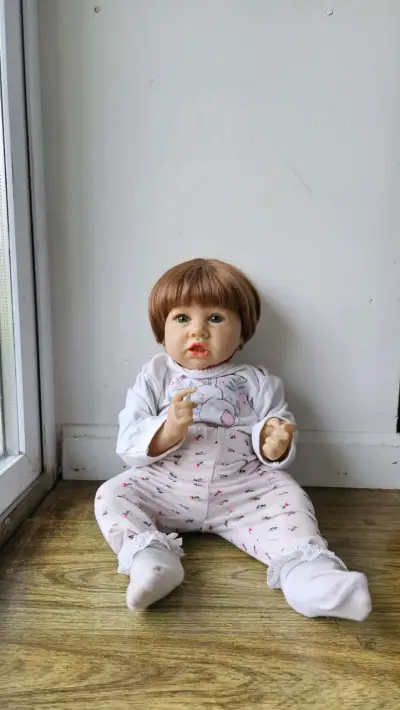 Muñeca bebé realista - miniatura 2