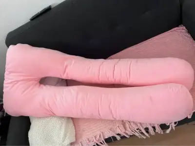 Almohada de embarazo en forma de U color rosa - miniatura 1