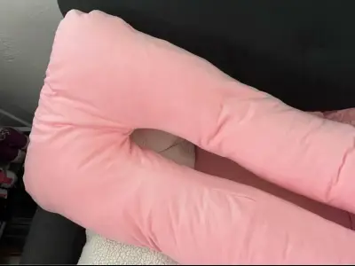 Almohada de embarazo en forma de U color rosa - miniatura 4