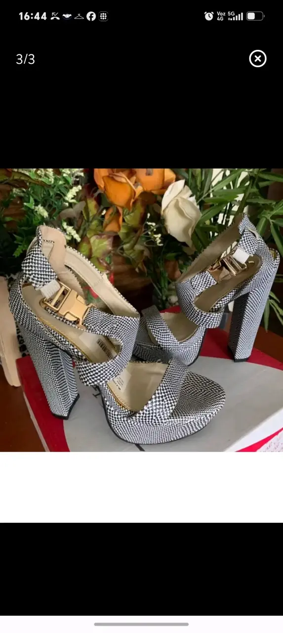 Sandalias de tacón alto con diseño a cuadros - 3