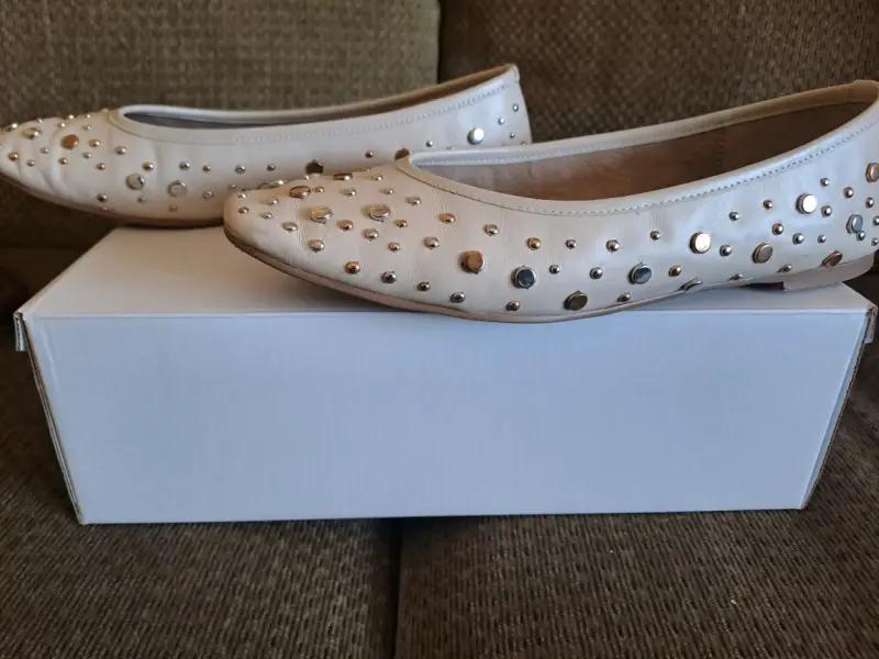 Zapatos planos beige con apliques Pollini talla 38 - 3