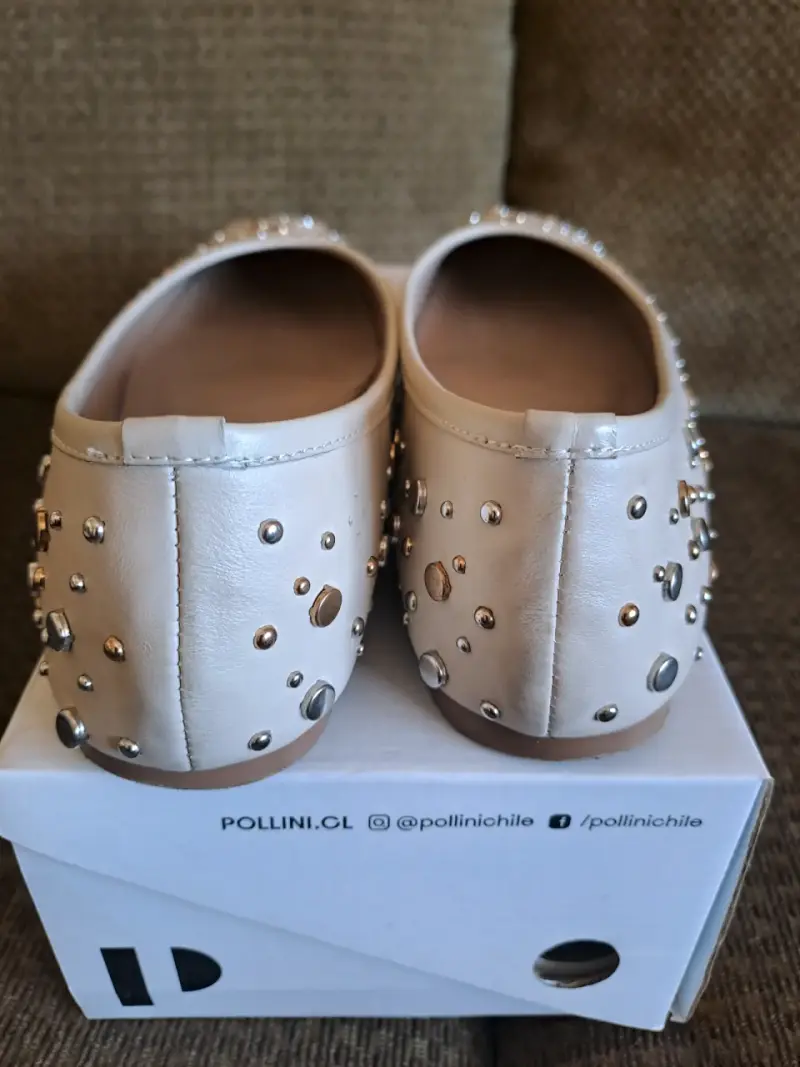 Zapatos planos beige con apliques Pollini talla 38 - 4
