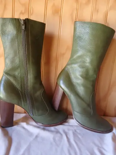 Botas de cuero verde con tacón alto - miniatura 1