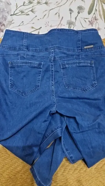 Jeans azul de mujer con botones - miniatura 2
