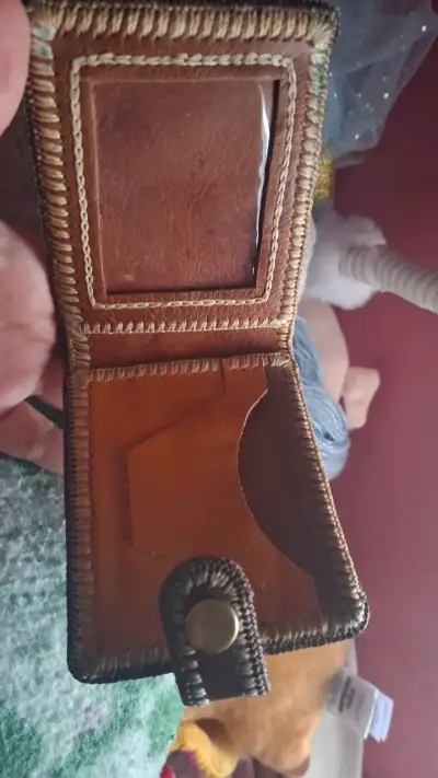 Billetera de cuero marrón con cierre a presión - miniatura 2