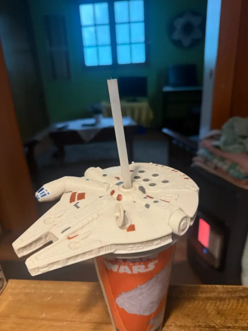 Vaso Star Wars con tapa Millenium Falcon - 2