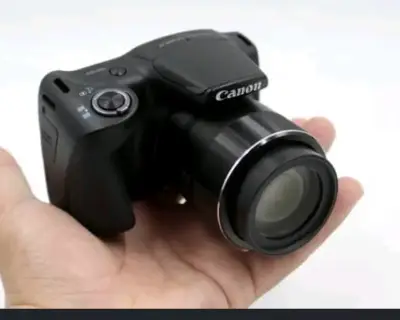 Cámara digital Canon con funda protectora - miniatura 1