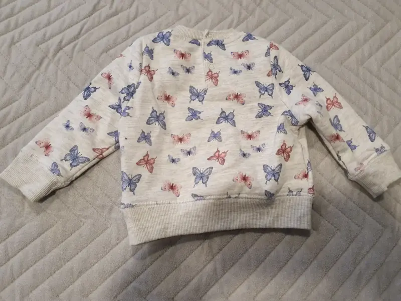 Polerón de bebé con diseño de mariposas - 2