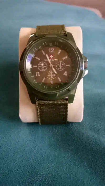 Reloj Swiss Army verde militar con correa de tela - miniatura 1