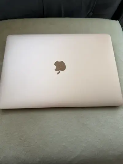 MacBook Air 13 pulgadas color rose gold - miniatura 1