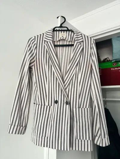 Blazer a rayas blanco y negro para mujer - miniatura 1