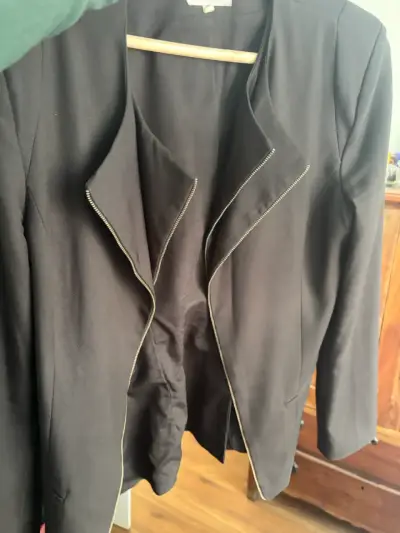 Blazer negro con cierre (decorativo)para mujer - miniatura 2