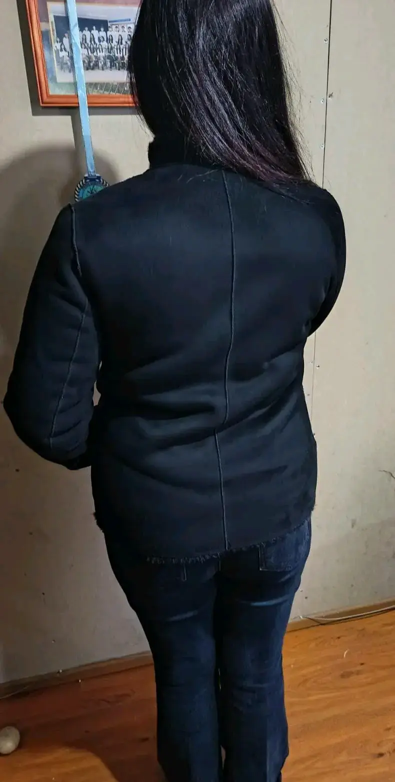 Chaqueta de mujer negra con cierre frontal - 2