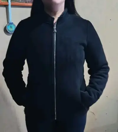 Chaqueta de mujer negra con cierre frontal - miniatura 4