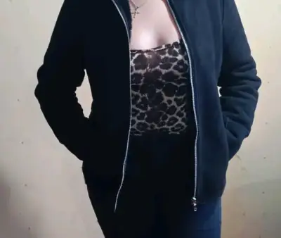 Chaqueta de mujer negra con cierre frontal - miniatura 5