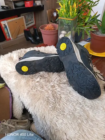 Botas de senderismo negras con suela antideslizante - miniatura 4