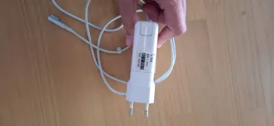 Cargador de MacBook con conector MagSafe - miniatura 1