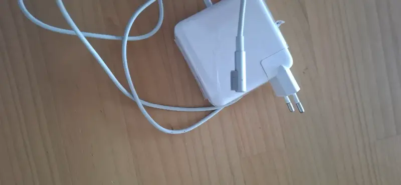 Cargador de MacBook con conector MagSafe - 2