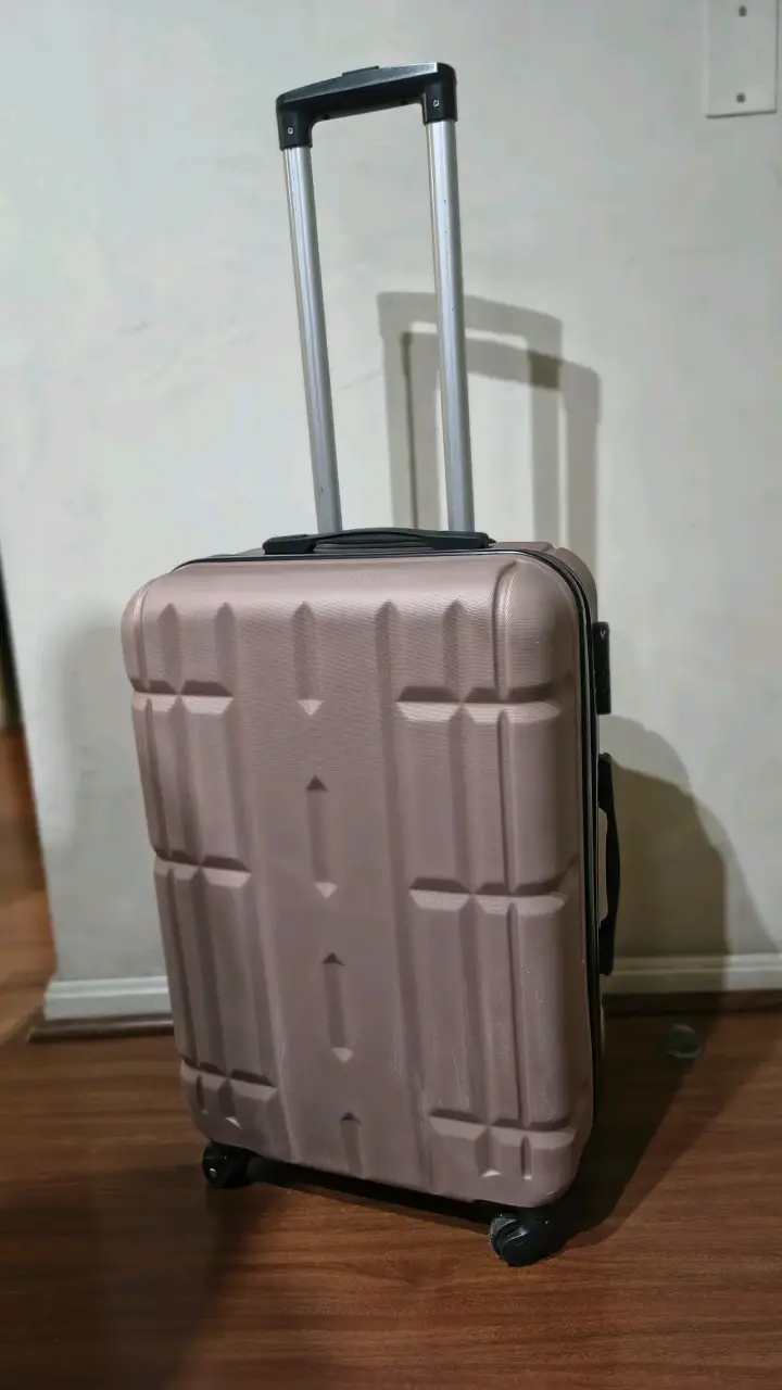 Maleta rígida con ruedas giratorias color rosa - 4