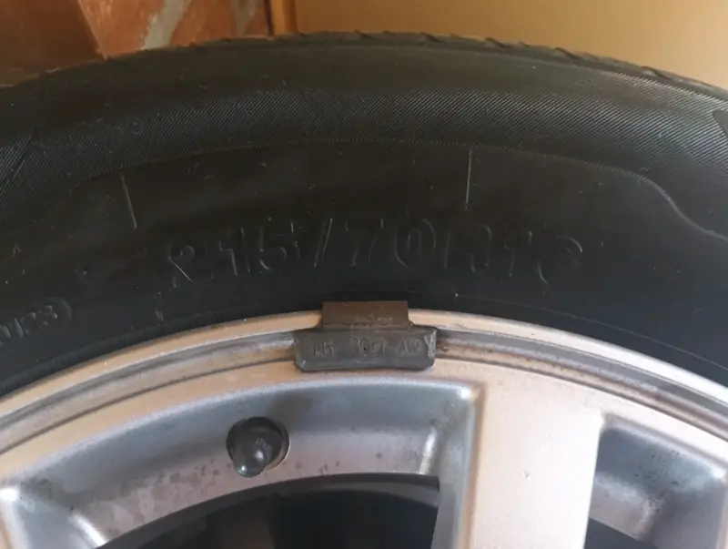 Llantas de aleación Mitsubishi con neumáticos 15 pulgadas - 2