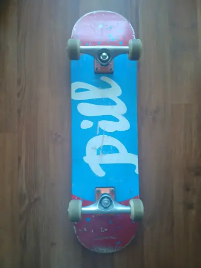 Tabla Skate Pill y trucks Iron - miniatura 1