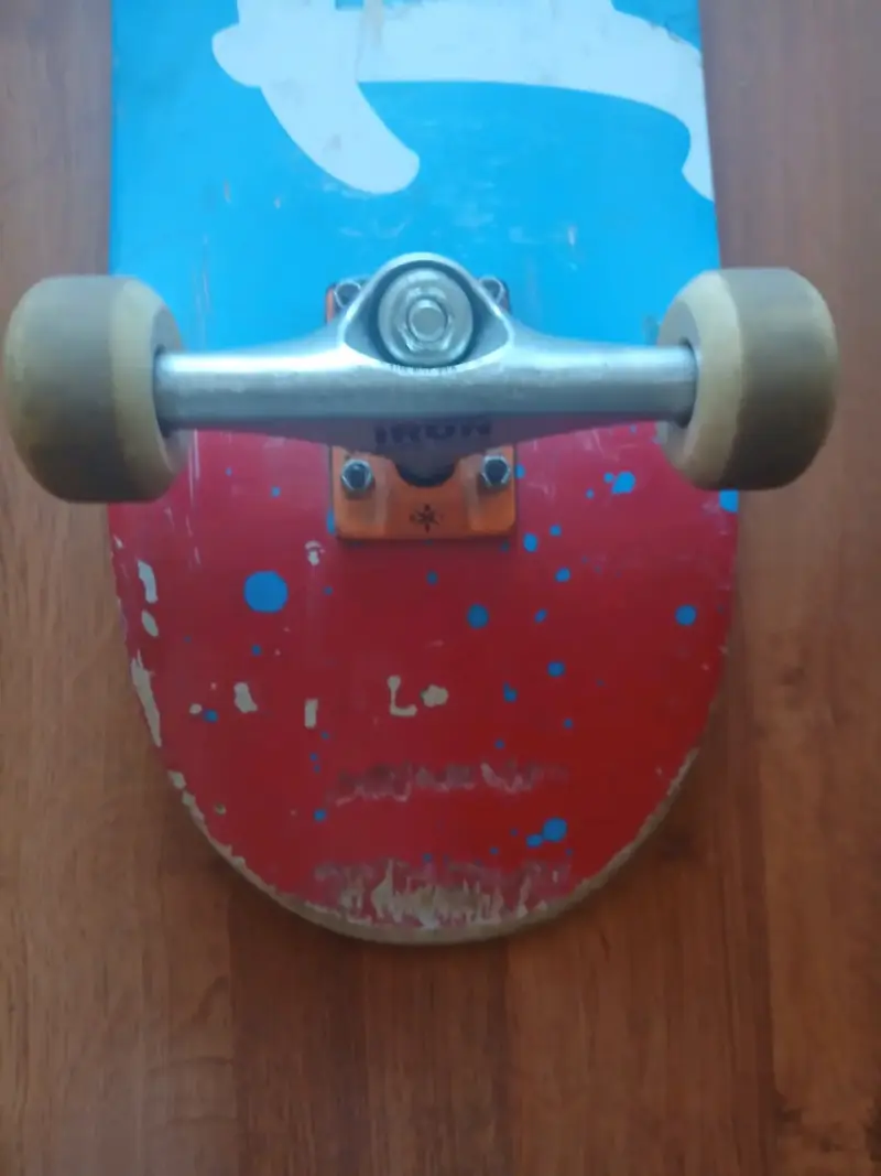 Tabla Skate Pill y trucks Iron - 2