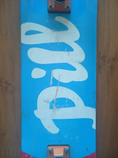 Tabla Skate Pill y trucks Iron - miniatura 3