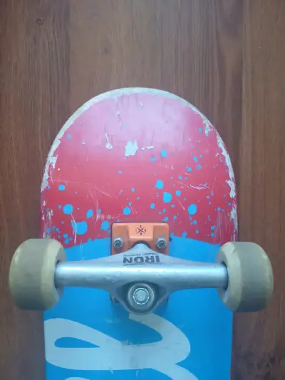 Tabla Skate Pill y trucks Iron - miniatura 4