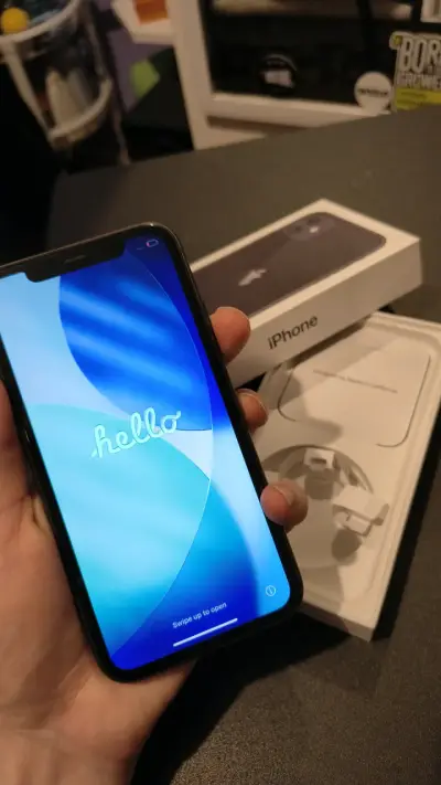 iPhone 11 64GB (Negro) - miniatura 1