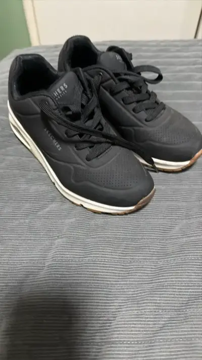 Zapatillas deportivas negras Skechers para hombre - miniatura 1