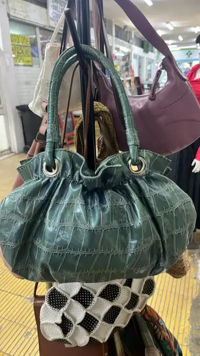 Bolso de mano verde estilo cocodrilo - miniatura 1