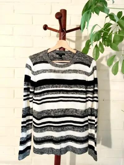 Suéter rayado blanco y negro Forever 21 talla S - miniatura 1