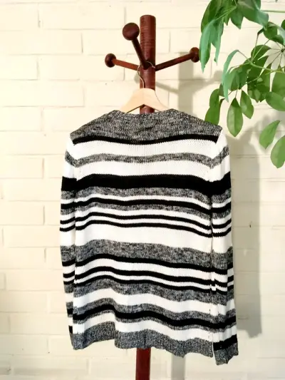 Suéter rayado blanco y negro Forever 21 talla S - miniatura 2