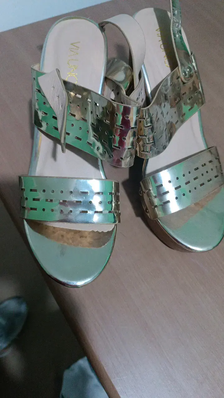 Sandalias de tacón Via Uno doradas - 2