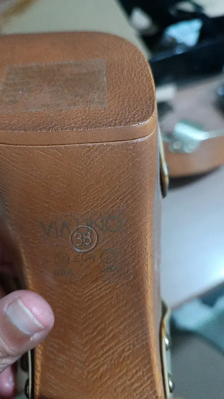 Sandalias de tacón Via Uno doradas - 4