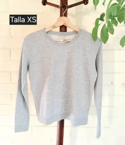 Polerón gris talla XS  para mujer. Marca H&M - miniatura 1