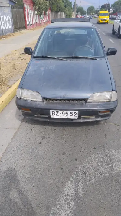 Auto compacto Suzuki Swift 1989 en buen estado - miniatura 3