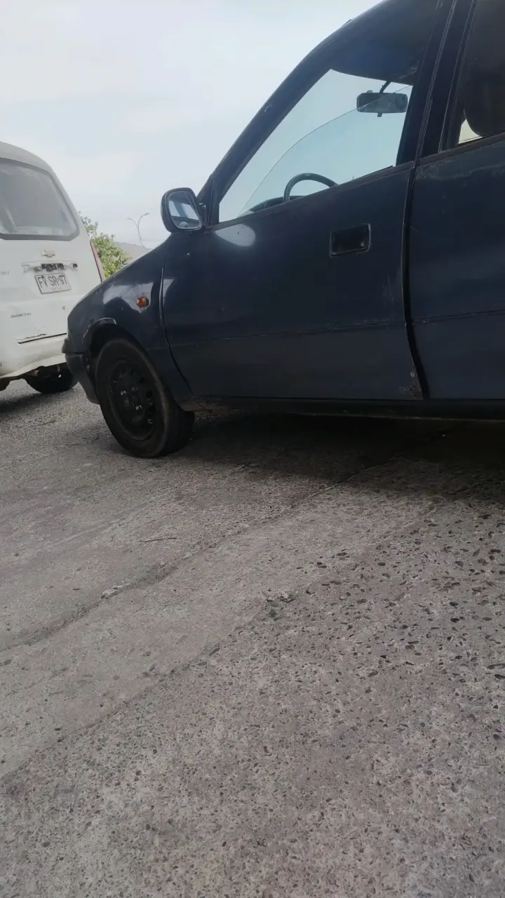 Auto compacto Suzuki Swift 1989 en buen estado - 4