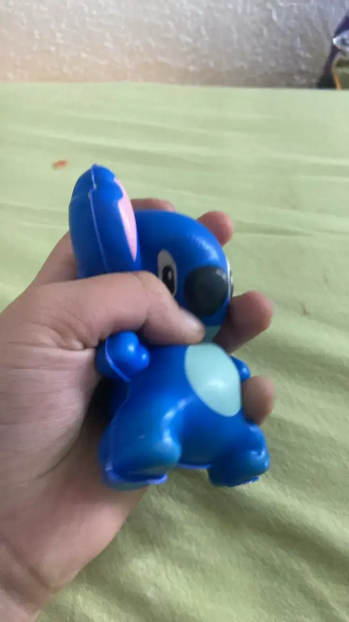 Figura de juguete azul de personaje animado - 3