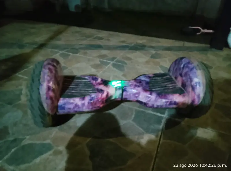 Hoverboard con Luces LED y Diseño Galáctico - 1