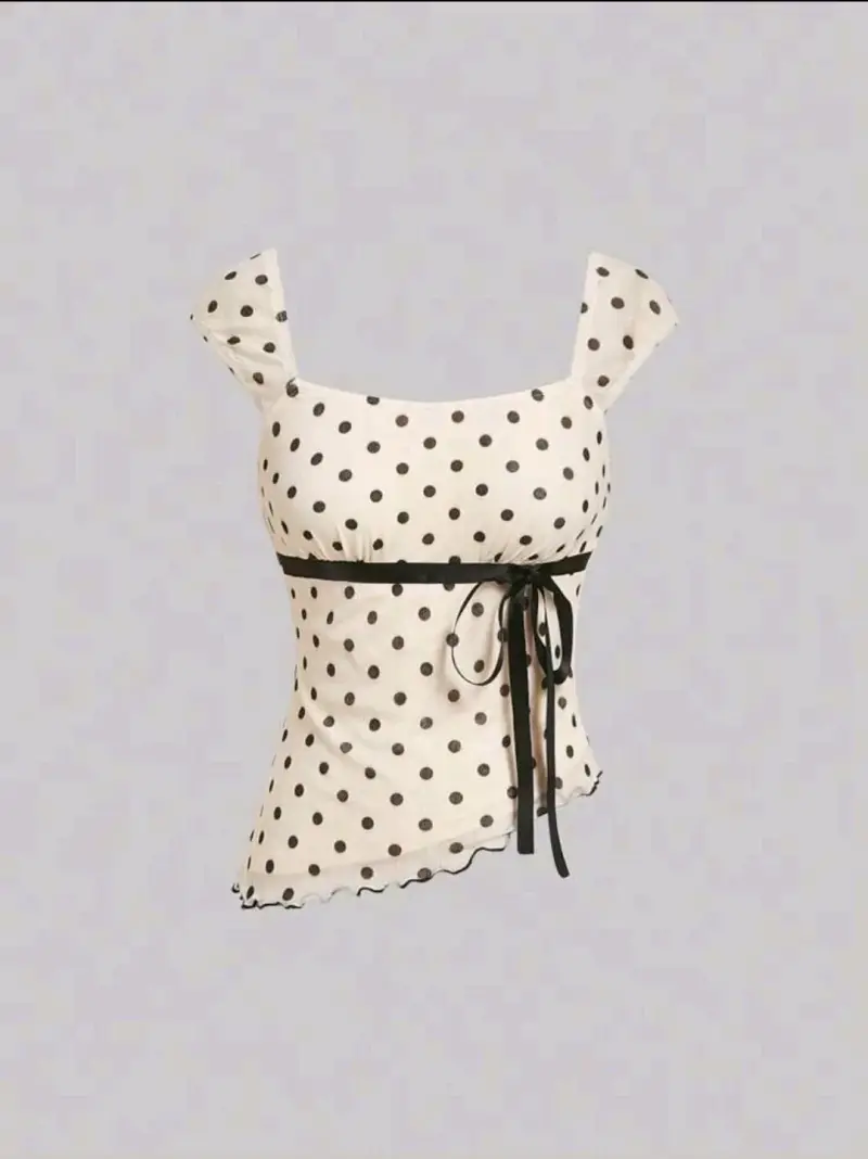 Blusa de lunares con lazo en la cintura