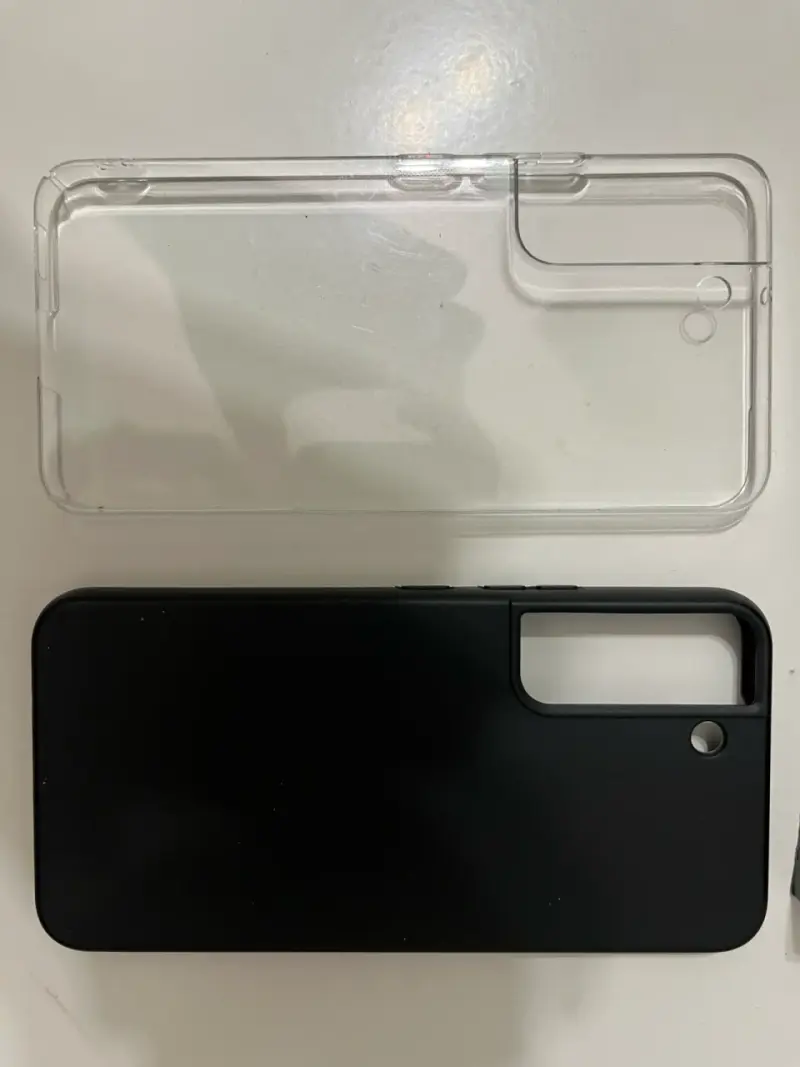 Samsung Galaxy S22 con dos fundas y protector - 4