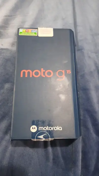 Smartphone Motorola Moto G15 con triple cámara - miniatura 1