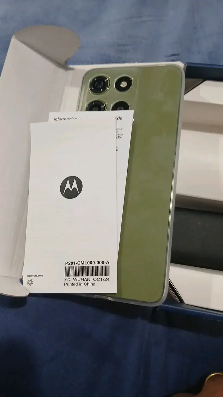 Smartphone Motorola Moto G15 con triple cámara - 5