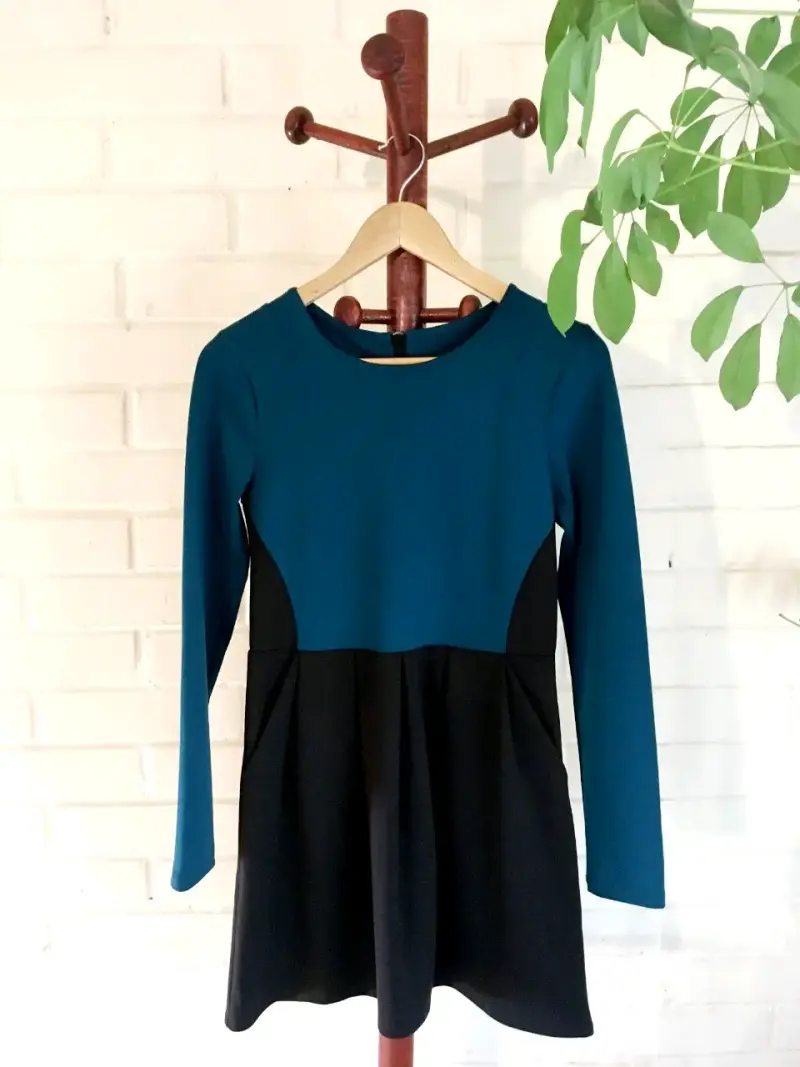 Vestido corto bicolor azul y negro Aeropostale - 1